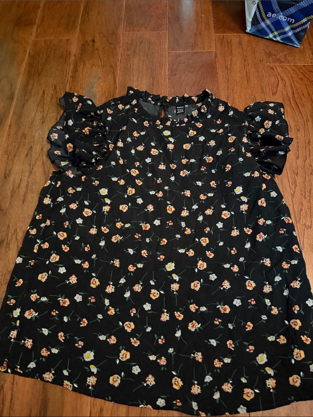 SHEIN Black Floral Ruffle Sleeve Casual Dress